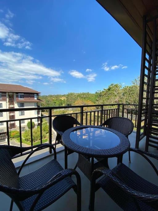 Appartamento Anvaya Cove Penthouse Unit 10-2 Br. Morong  Esterno foto